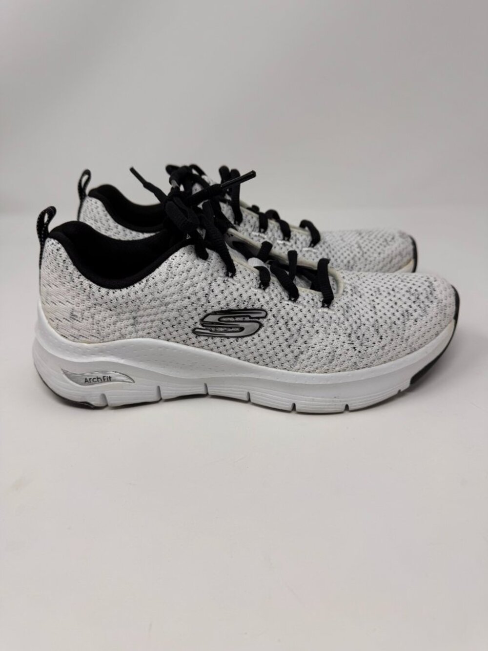 Skechers Air Cooled Arch Fit Tennis Shoes Size 8.5